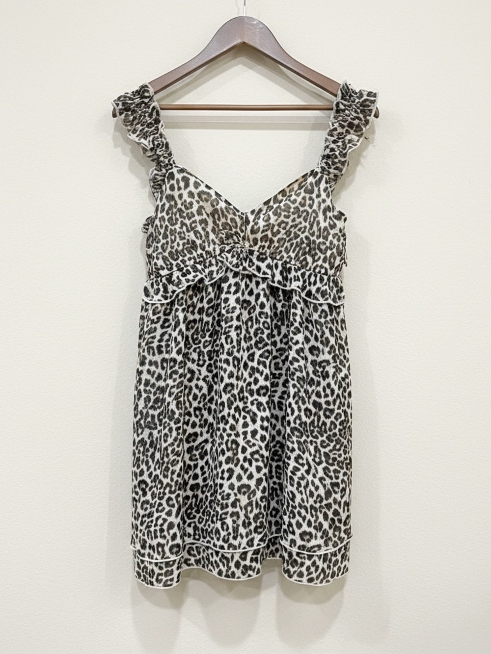 American Eagle Ruffle Mini Dress 
#leopardprint#animalprint

🚭 🚫Pets